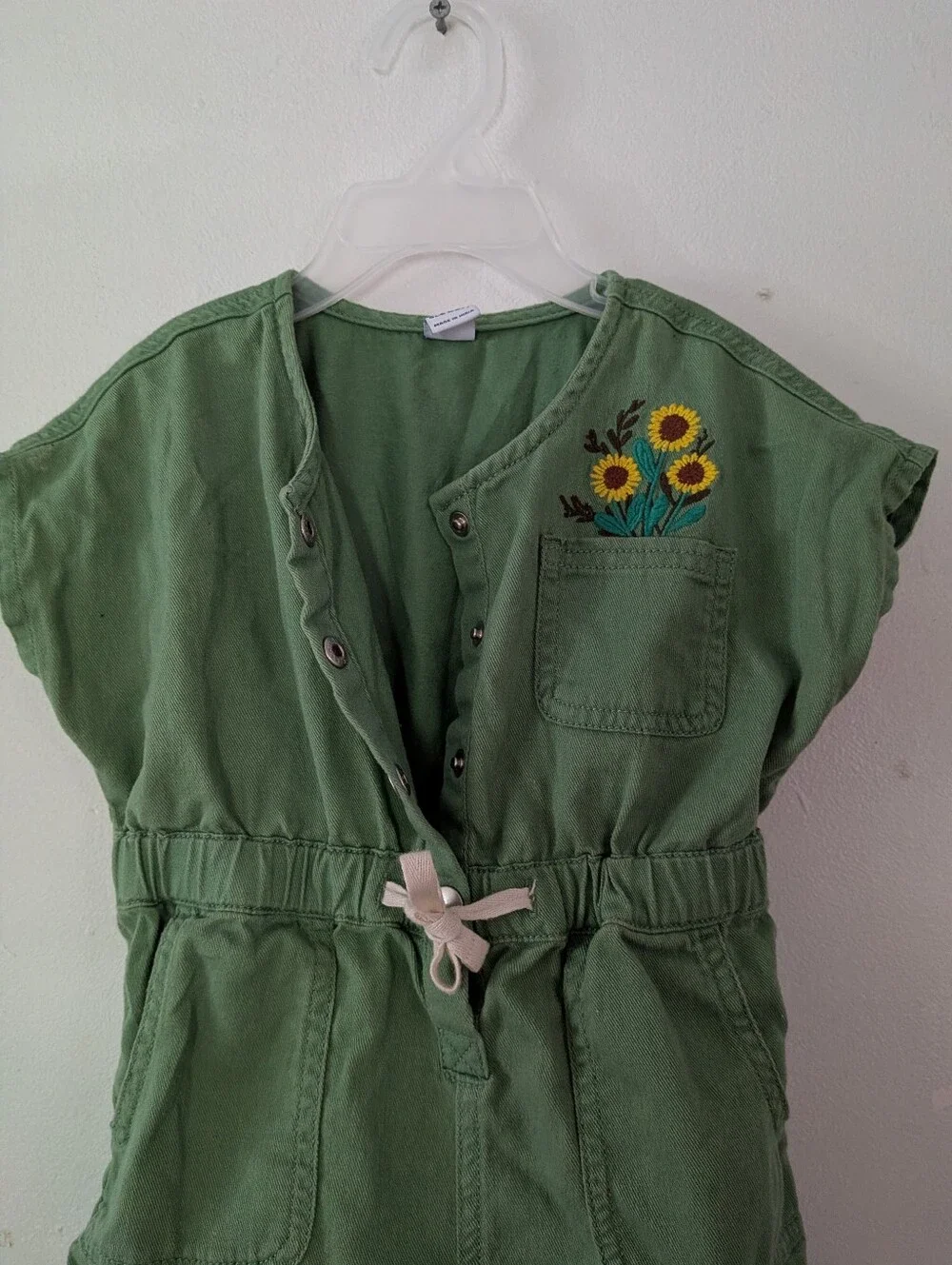 Short-Sleeve Green Utility Pocket Romper with Sunflower Embroidery 18-24M